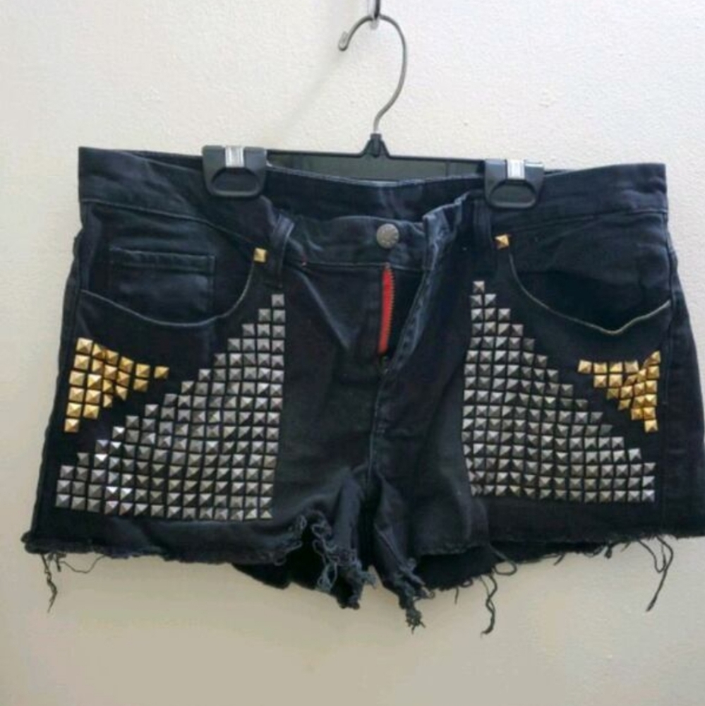 BLANK - BLACK DEMIN SHORTS WITH STUDS